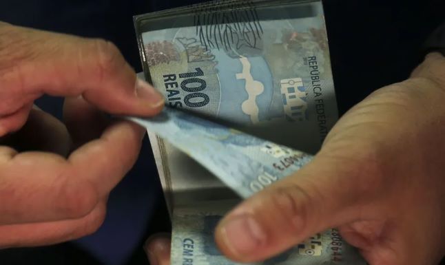 13º salário deve injetar R$ 15,1 bilhões na economia do Paraná, diz Dieese